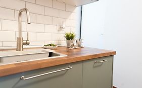 Me43 • Luxury Apartment • Chic